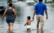 ​Bão Harvey gây lũ lụt ở Houston, ít nhất 3 người chết