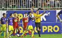 Hà Nội FC bị phạt nặng sau sự cố ở sân Pleiku