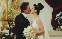 Catherine Zeta-Jones nhắn gửi Michael Douglas: 'Em vẫn yêu anh như ngày đầu'