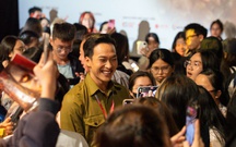 Mưa đỏ chiếu mở màn Liên hoan phim Việt Nam, khán giả ngồi kín rạp