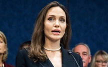 Angelina Jolie bị chỉ trích vì chuyến thăm Ukraine ồn ào