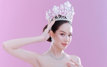 Thanh Thủy 'final walk', nói 3 thứ tiếng khép lại nhiệm kỳ Hoa hậu Quốc tế rực rỡ