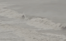 Quy Nhơn mưa như trút, gió giật mạnh, đề phòng mực nước biển dâng cao