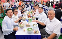 Ngày của Phở đón đoàn khách đặc biệt đến dùng bữa sáng