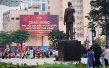 TP.HCM rực sắc đỏ chào mừng Đại hội Đảng