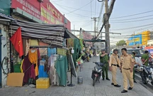 Công an TP.HCM tiếp tục xử lý lấn chiếm vỉa hè trên quốc lộ 13, công viên Tầm Vu ở phường Bình Thạnh