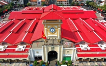 Chợ Bến Thành 'thay áo mới' sau 6 ngày, trung tâm TP.HCM rực rỡ đón Tết