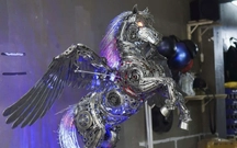 'Biến' linh kiện xe cũ thành mô hình ngựa giá chục triệu  đồng trang trí Tết Bính Ngọ