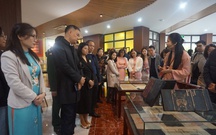 Cơ hội quý xem mộc bản khắc việc vua Gia Long cho đổi quốc hiệu thành Việt Nam