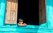 Bản Vân Kiều khoác chiếc áo đầy màu sắc, lần đầu đón khách du lịch
