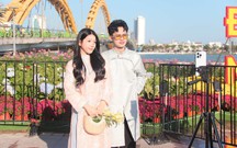 Chưa khai trương, đường hoa Đà Nẵng đã hút khách đến check-in