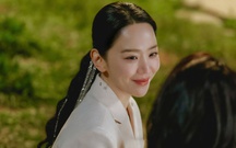 Tủ đồ toàn hàng hiệu của Shin Hye Sun trong The Art of Sarah