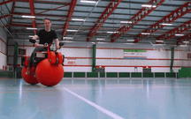 Chiếc xe độc đáo không cần đạp, không cần động cơ, chỉ cần nghiêng là tự lăn đến vị trí mong muốn