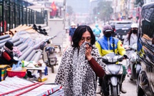 Dân Hà Nội 'kêu trời' vì con đường thi công ì ạch, bụi bặm, lật tung vỉa hè dịp cận Tết