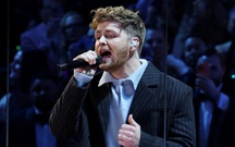 Alex Warren bỗng 'hot rần rần' vì sự cố hát lệch nhịp tại Grammy