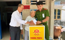 TP.HCM: Thùng phiếu lưu động đến với những cử tri 'đặc biệt'