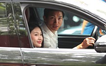 Văn Hậu lái Porsche đưa vợ cùng đi gia hạn hợp đồng với câu lạc bộ Công An Hà Nội