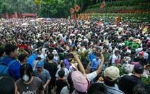 Biển người về Đền Hùng ngày giỗ Tổ Hùng Vương