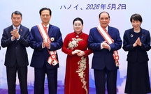 Nguyên Tổng Bí thư Nông Đức Mạnh, nguyên Thủ tướng Nguyễn Tấn Dũng nhận Huân chương Mặt trời mọc