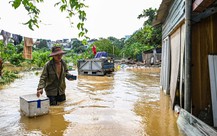 Sống giữa con nước ở Hà Nội trong ngày lũ sông Hồng đạt đỉnh