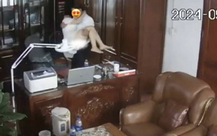 Clip người đàn ông 'thân mật' với phụ nữ trong phòng làm việc: Sở GD-ĐT Ninh Bình nói gì?