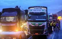 Dòng xe kẹt 30km trên quốc lộ 1 hướng Khánh Hòa đi Phú Yên cũ bắt đầu được giải tỏa