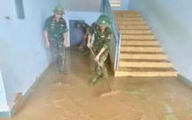 Xã Hòa Thịnh gượng dậy sau lũ, dân quân chung tay dọn dẹp nhà cửa, trường lớp