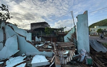 Hình ảnh xót xa ven biển Đắk Lắk nhà sập, tốc mái, 2 người chết do bão Kalmaegi