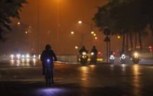 Sáng nay, ô nhiễm không khí ở Hà Nội chuyển sang cảnh báo tím, người dân cần hạn chế ra ngoài