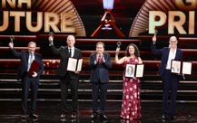 Bốn nhà khoa học nghiên cứu, phát triển vắc xin HPV đoạt giải chính VinFuture 2025