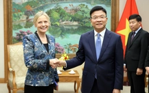 Tin tức sáng 6-12: Ông Lữ Quang Ngời là tân Chủ tịch tỉnh Cà Mau; Amazon tăng bán hàng Việt Nam