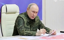 Tổng thống Putin mặc quân phục tới Kursk, chỉ đạo 'dọn sạch' quân Ukraine