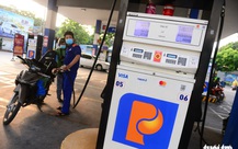 Lợi nhuận Petrolimex lao dốc, đang có gần 28.000 tỉ gửi ngân hàng, 'rót' vào trái phiếu