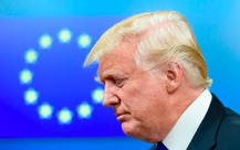 Ông Trump dọa áp thuế 50% lên EU, 25% với iPhone không sản xuất ở Mỹ