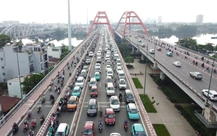 Người dân TP.HCM hối hả đi làm sau lễ, giao thông đường Phạm Văn Đồng, quốc lộ 13 kẹt cứng
