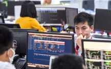 Tin tức sáng 10-5: Khối ngoại bán ròng hơn 13.228 tỉ đồng chứng khoán