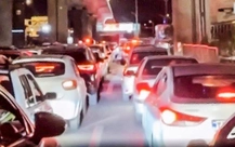 Dân Iran tháo chạy về phía biển, khu trung tâm Tehran vắng tanh như thời COVID-19