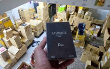 Cận cảnh kho hàng hơn 10.000 chai nước hoa Chanel, Bvlgari, Dior...giả, Công an TP.HCM vừa thu giữ