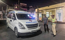 Không có bằng lái, người đàn ông vẫn lái xe cứu thương