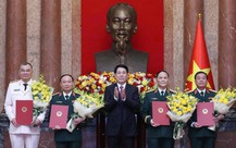 Trợ lý Tổng Bí thư và 3 sĩ quan quân đội được thăng hàm Thượng tướng