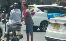 Làm rõ tài xế xe công nghệ rút chìa khóa xe máy của cô gái rồi bỏ đi ở Hồ Con Rùa