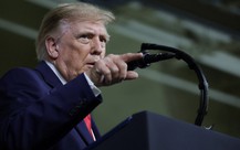 Tin tức thế giới 2-10: Ông Trump dọa đánh Iran 'rất mạnh' nếu dính líu vụ Flydubai; Siêu tàu bị tấn công tại Hormuz
