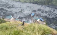 Lũ quét ở Nepal: 45 ngôi nhà bị cuốn trôi, vô số công trình hư hạị, cứu 82 người