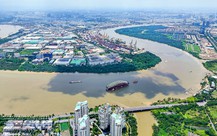 Nhịp cầu đi bộ 3.400 tấn sắp về đích, xuôi dòng giữa bến Nhà Rồng và Thủ Thiêm