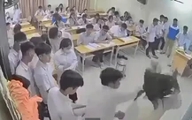 Bắt khẩn cấp nam sinh đấm cô giáo ngay trên bục giảng ở Hà Nội