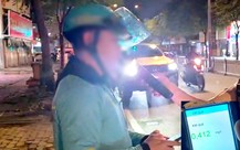 CSGT TP.HCM phát hiện nhiều tài xế xe ôm công nghệ uống rượu bia xong chở khách