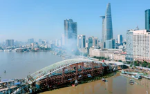 Nhìn lại toàn cảnh hải trình 124km đưa 'lá dừa nước thép' về hợp long cầu đi bộ qua sông Sài Gòn