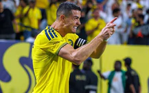 Ronaldo lập hat-trick thứ 57 trong sự nghiệp, chỉ còn 15 bàn là chạm kỷ lục 1000 bàn thắng