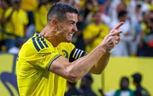Ronaldo lập hat-trick thứ 57 trong sự nghiệp, chỉ còn 15 bàn là chạm kỷ lục 1000 bàn thắng