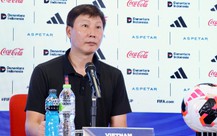 HLV Kim Sang Sik: 'Tôi chịu hoàn toàn trách nhiệm về kết quả thất vọng này'